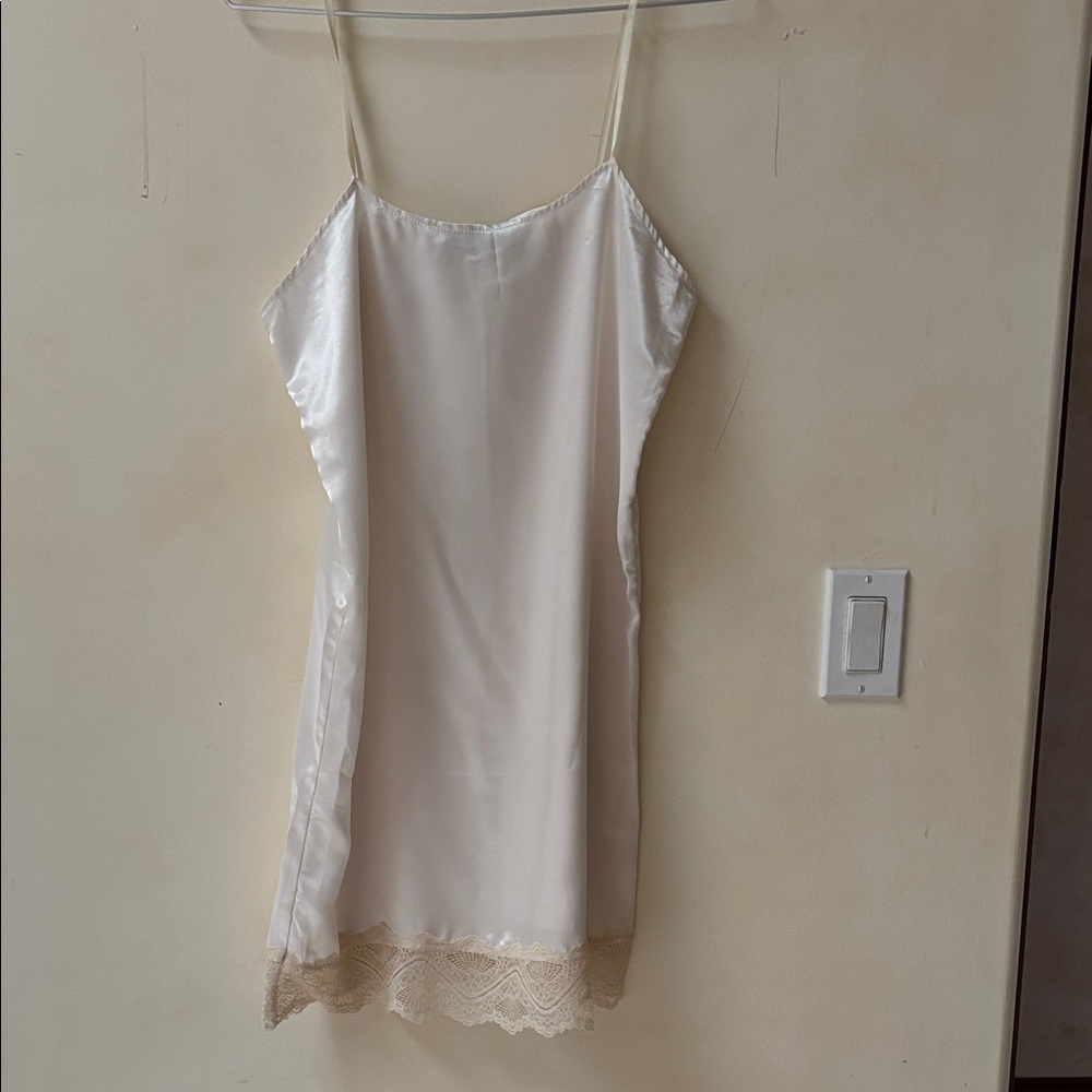 Chic Cream Lace-Trimmed Slip